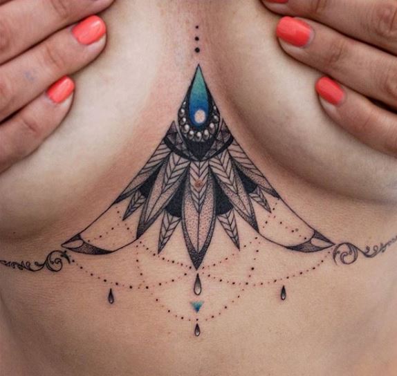tatuaggio sotto il seno