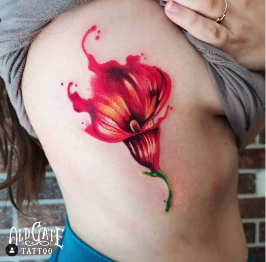 Tatuaggio floreale biscus (hibiscus)