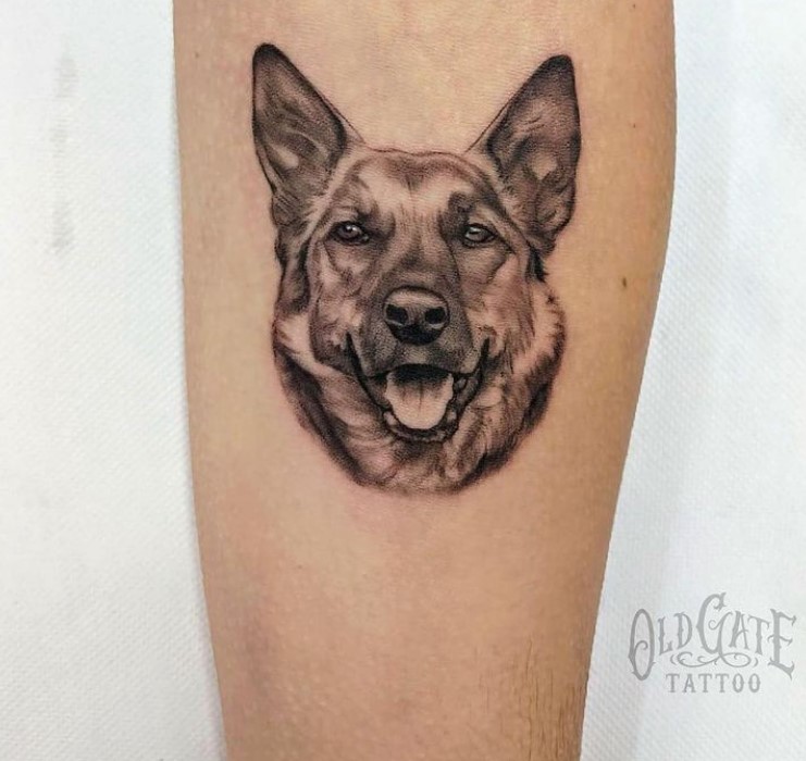 tatuaggio uomo disegno di un cane