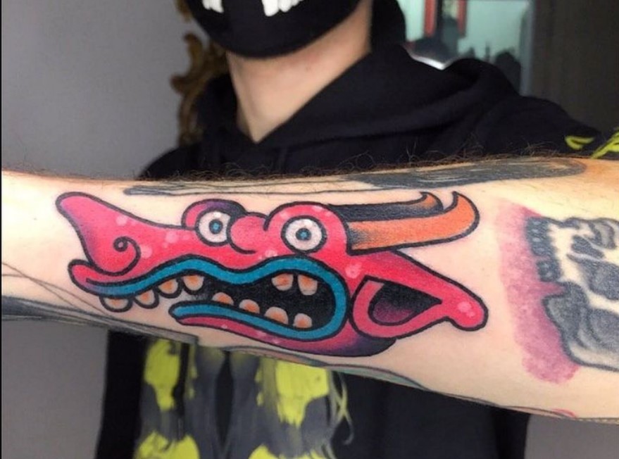tatuaggio uomo drago cartoon