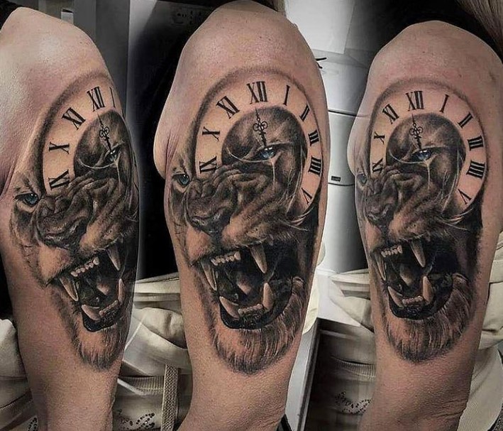 Tatuaggio leone astratto
