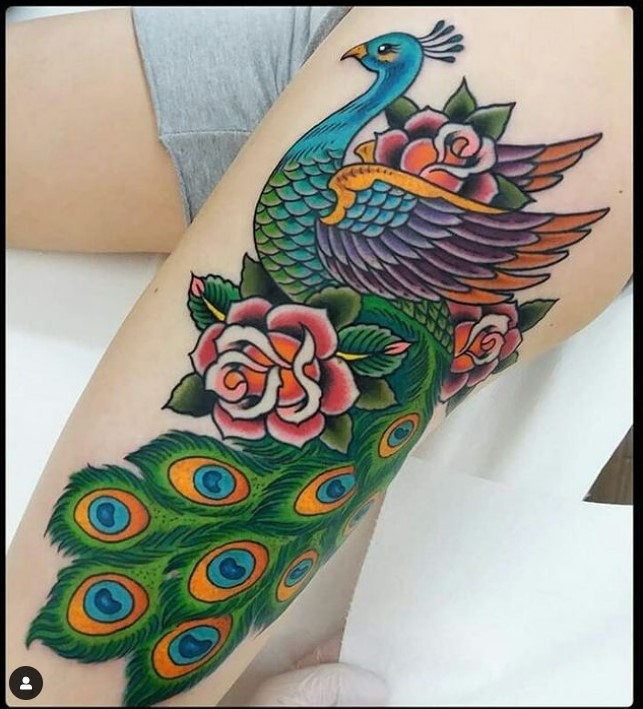 tatuaggio piuma pavone