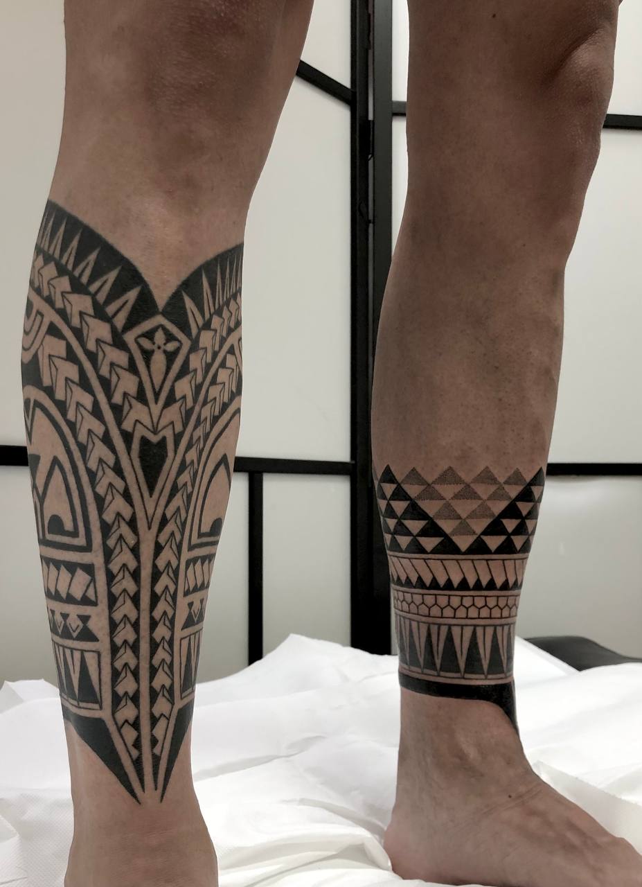 tatuaggio polinesiano gamba